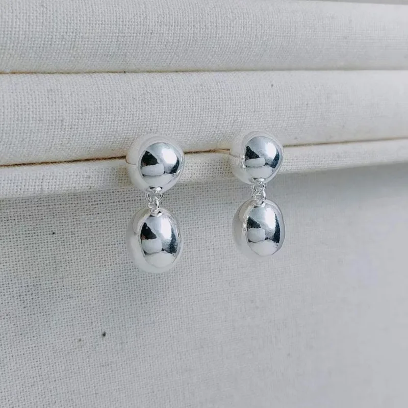 French Round Bead Stud Earrings Simple and Fashionable Doudou Earrings Female Niche Design High-end Light Luxury Earrings Style
French Round Bead Stud Earrings Simple and Fashionable Doudou Earrings Female Niche Design High-end Light Luxury Earrings Style