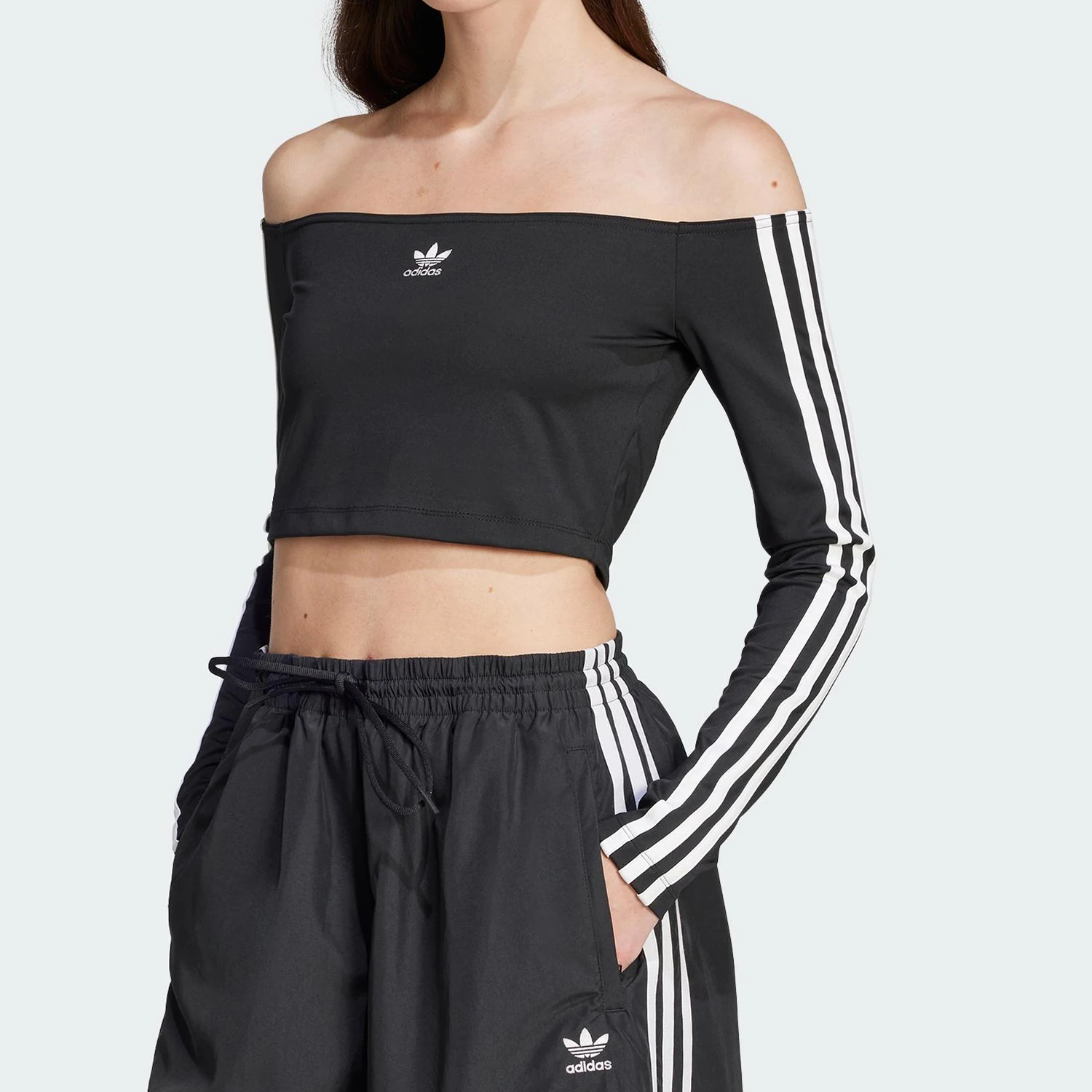 Adidas оригинальная женская мода с открытыми плечами приталенного кроя с длинным рукавом JD0274
Adidas оригинальная женская мода с открытыми плечами приталенного кроя с длинным рукавом JD0274