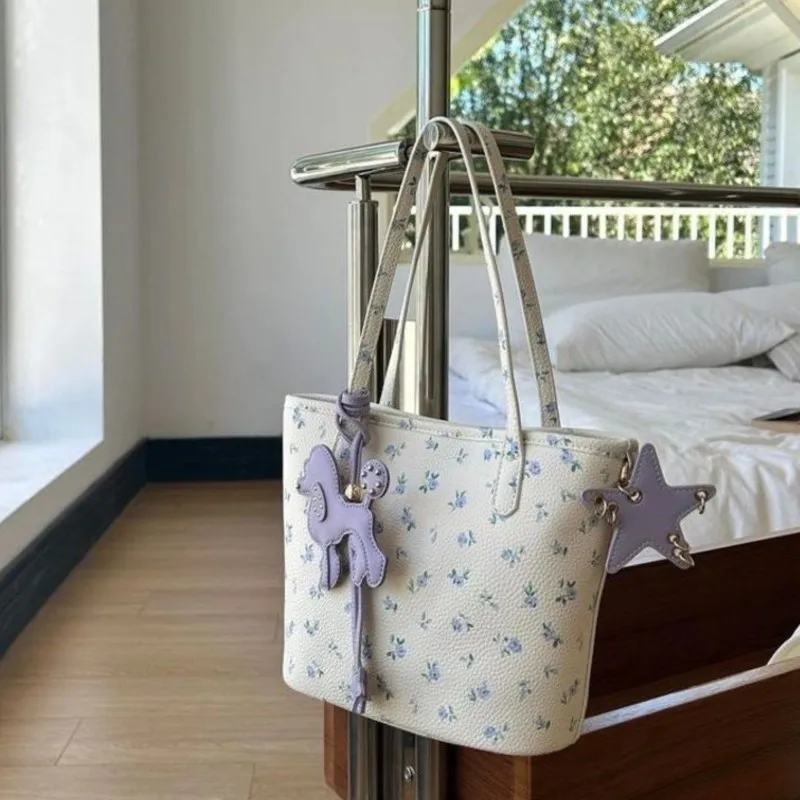 Floral Market Tote Bag Women Cartoon Purple Charm Cute Shoulder Purse Ladies Leather Large Capacity Commuter Handbag 2025 New 
Floral Market Tote Bag Women Cartoon Purple Charm Cute Shoulder Purse Ladies Leather Large Capacity Commuter Handbag 2025 New