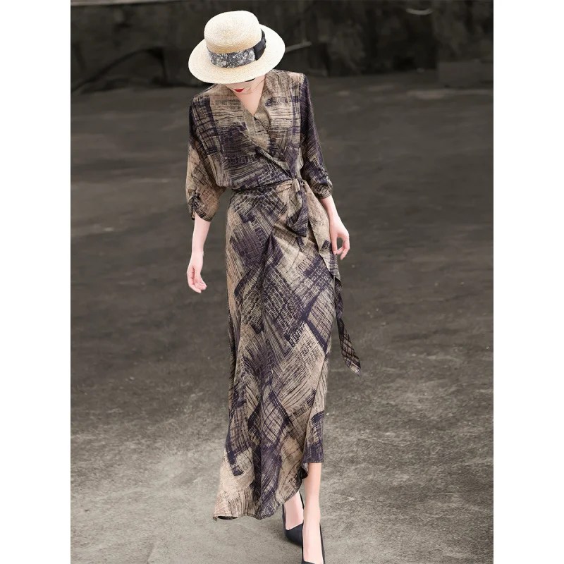 MEXCOCO 2026 New Summer Retro Elegant V Neck Wrap Three Quarter Sleeve Abstract Printed Tie Waist Irregular Hem Maxi Dress
MEXCOCO 2026 New Summer Retro Elegant V Neck Wrap Three Quarter Sleeve Abstract Printed Tie Waist Irregular Hem Maxi Dress
