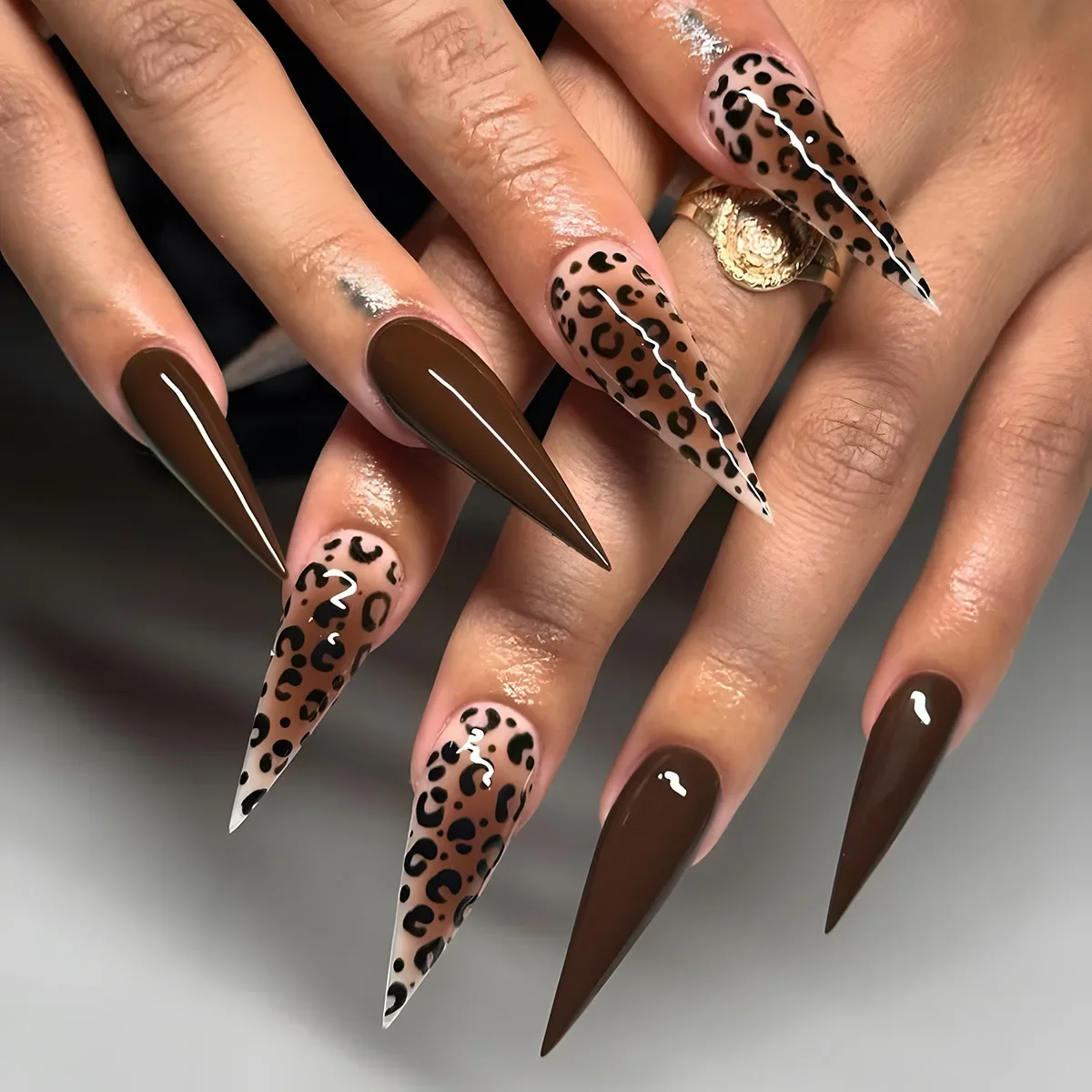 24PCS Maillard Leopard Print Patterns Press on Nail Brown Blush Gradient Fake Nail for Women Retro Long Stiletto False Nail Tips
24PCS Maillard Leopard Print Patterns Press on Nail Brown Blush Gradient Fake Nail for Women Retro Long Stiletto False Nail Tips