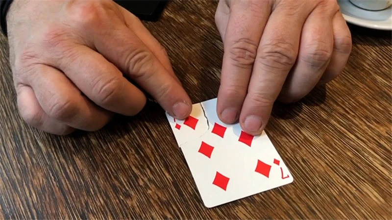 Torn Corner Machine (TCM) by Juan Pablo Torn Card Gimmick Card Magic Tricks Illusions Close up Magic Props Restore Magician Deck
Torn Corner Machine (TCM) by Juan Pablo Torn Card Gimmick Card Magic Tricks Illusions Close up Magic Props Restore Magician Deck