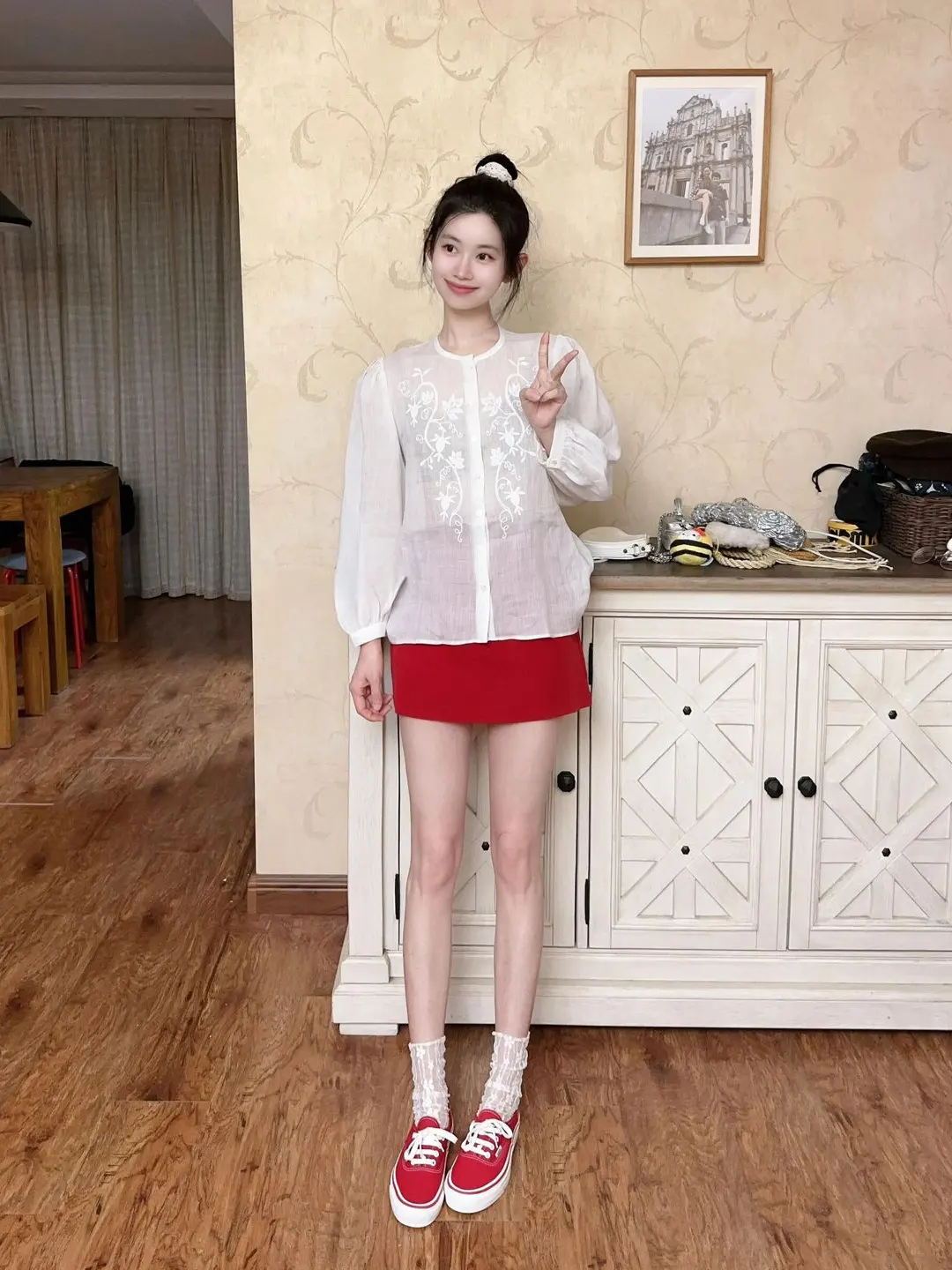White Embroidered round Neck Shirt Transparent Design Summer Commute Style Red Halter Neck Skirt Women's Fashion Set
White Embroidered round Neck Shirt Transparent Design Summer Commute Style Red Halter Neck Skirt Women's Fashion Set