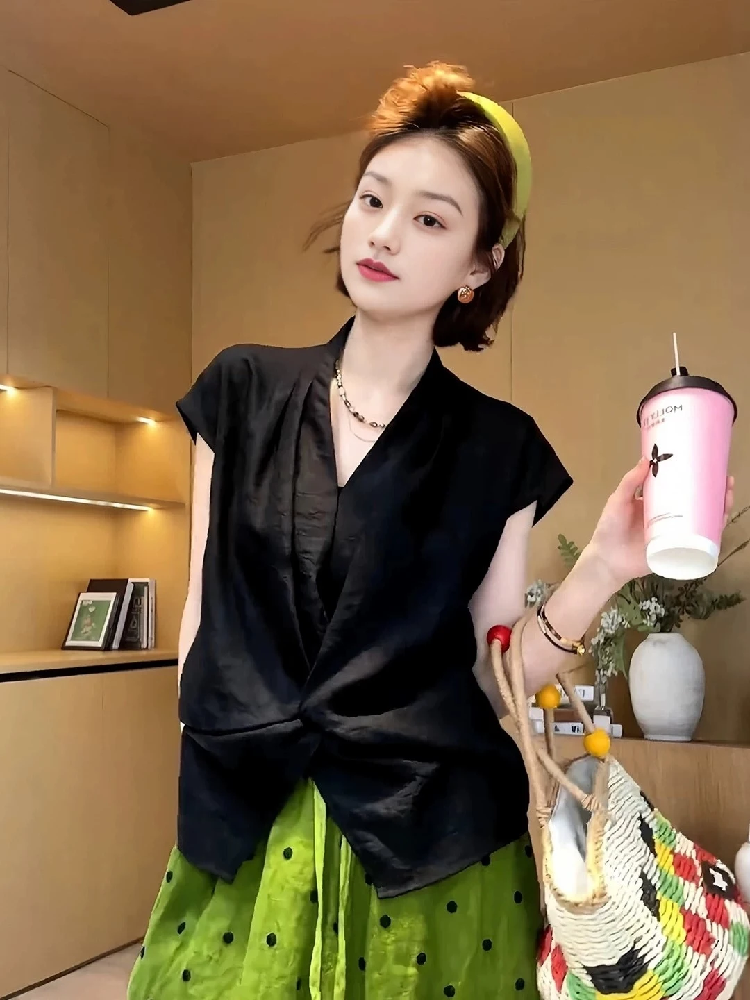 Fashionable V-Neck Black Short Sleeve Shirt Women's plus Size Summer Slimming Knot Top Trendy Commute Style Korean Loose Fit
Fashionable V-Neck Black Short Sleeve Shirt Women's plus Size Summer Slimming Knot Top Trendy Commute Style Korean Loose Fit
