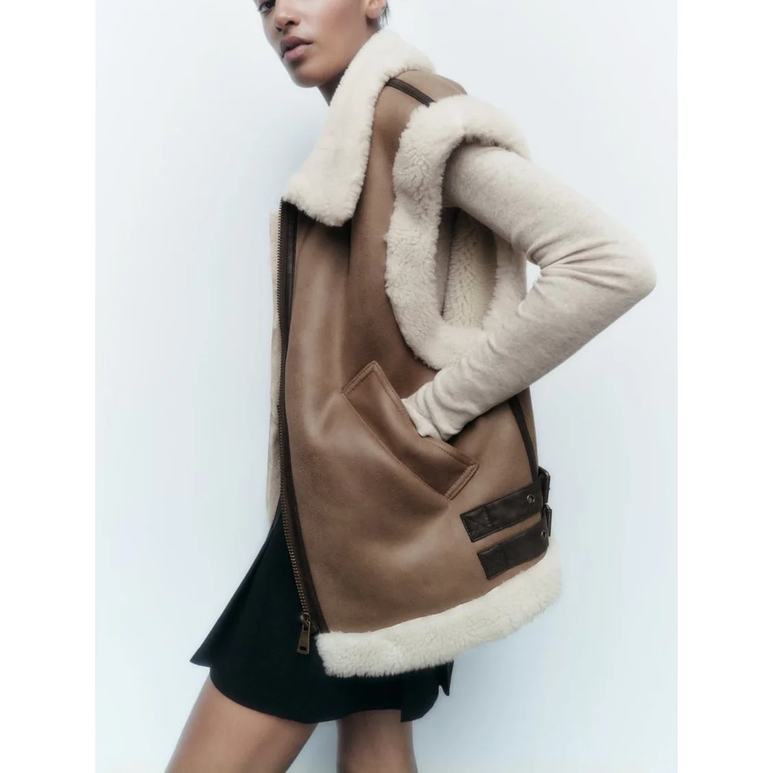 Women's Thiened Winter Fce Patchwork Leather Fur Vest Street Sle High Collar Zipper Closure Strong Warmth Color
Women's Thiened Winter Fce Patchwork Leather Fur Vest Street Sle High Collar Zipper Closure Strong Warmth Color