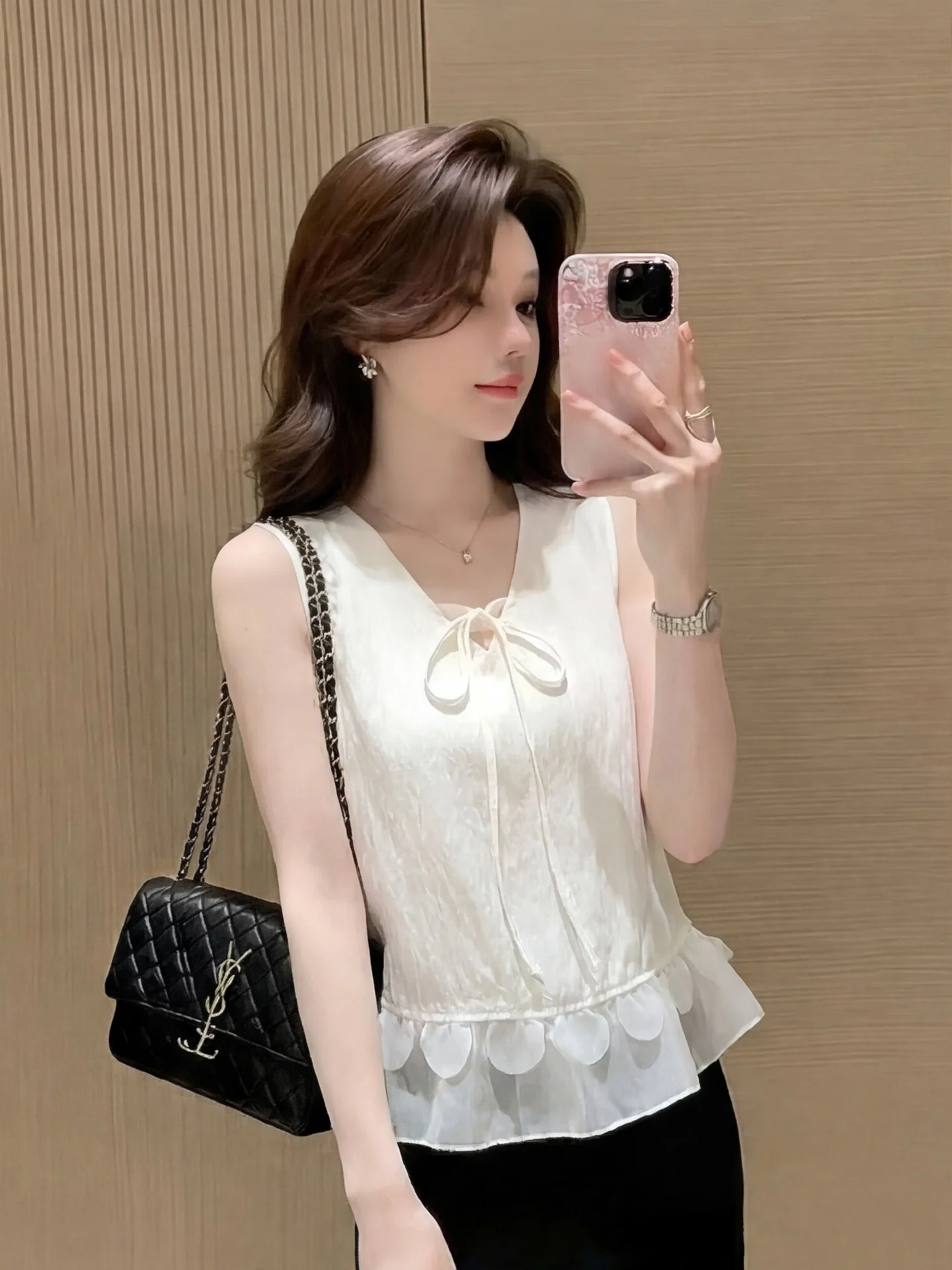 Summer New Style Women's Sleeveless Shirt V-neck Knot Waistband Floral Lace Top Breathable Loose Fit Sweet Style
Summer New Style Women's Sleeveless Shirt V-neck Knot Waistband Floral Lace Top Breathable Loose Fit Sweet Style