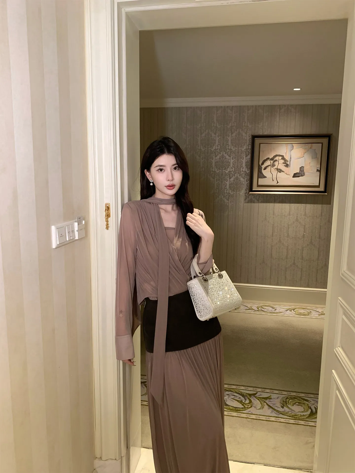 Ele Wooden Incense Knitted irt Set Women's Top f Skirt Two Piece Spring New Faion Casual Loose Fit V-Ne Polyester
Ele Wooden Incense Knitted irt Set Women's Top f Skirt Two Piece Spring New Faion Casual Loose Fit V-Ne Polyester