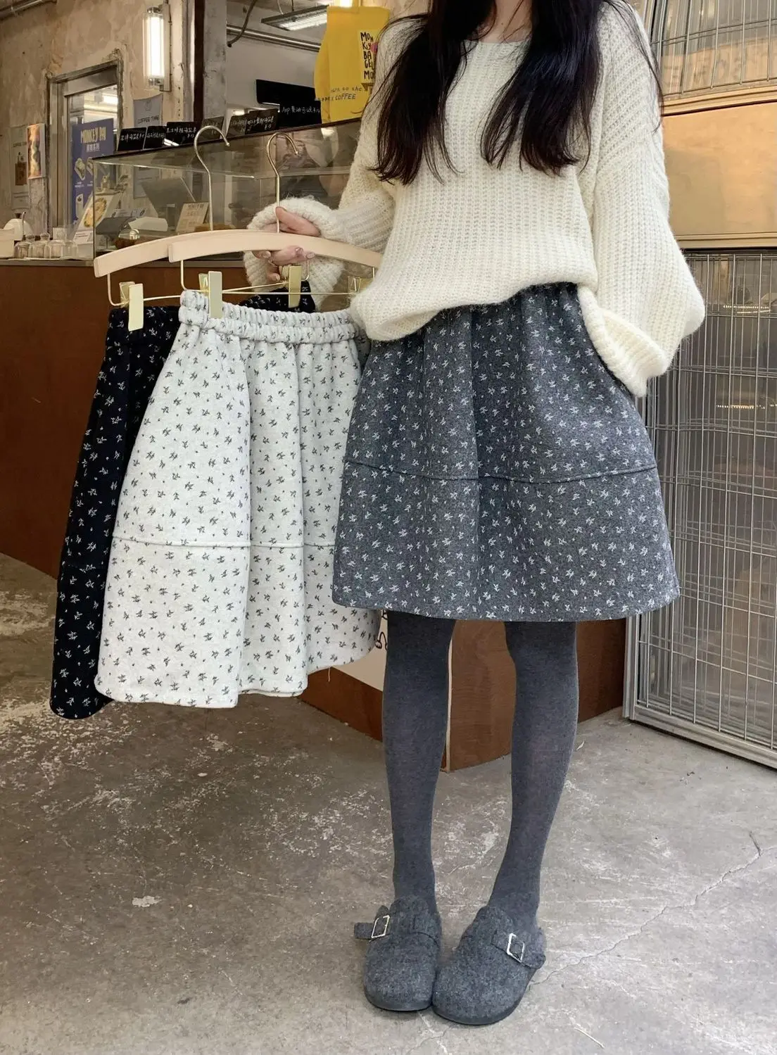Women Floral Print Skirt Autumn Winter New High-Waisted Bloom Retro Korean Style Versatile Fashion Skirt
Women Floral Print Skirt Autumn Winter New High-Waisted Bloom Retro Korean Style Versatile Fashion Skirt
