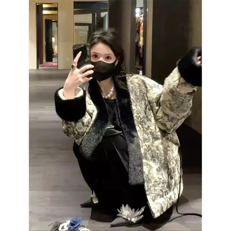 This Year's Popular Beautiful New Chinese Style Women's Clothing Cotton Clothes Padded Jackets Autumn Winter Models New Models
This Year's Popular Beautiful New Chinese Style Women's Clothing Cotton Clothes Padded Jackets Autumn Winter Models New Models