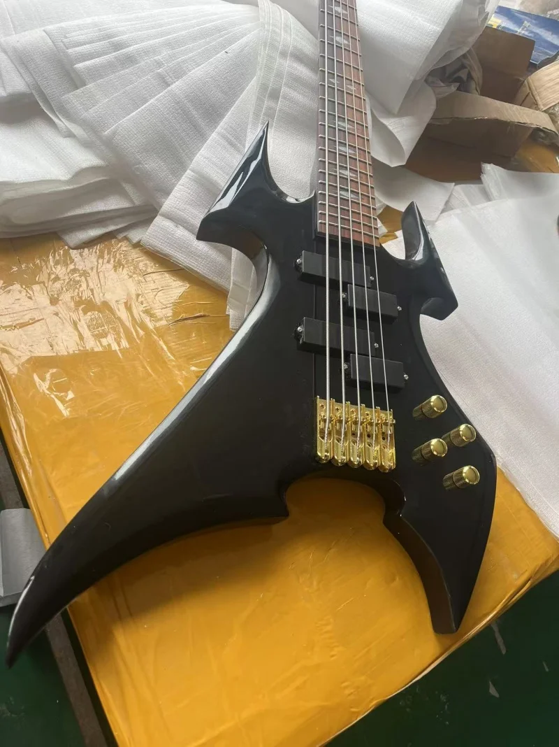 Black 5-string profiled electric bass,Rosewood fingerboard, gold hardware,High gloss finish,Live photos, free shipping
Black 5-string profiled electric bass,Rosewood fingerboard, gold hardware,High gloss finish,Live photos, free shipping