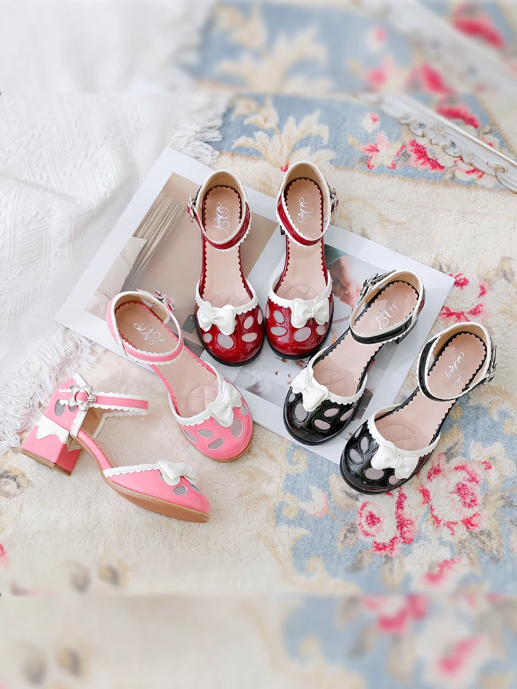 Оригинальные полые сандалии с цветными блоками, сандалии в стиле Лолиты, студенческая обувь, милые крутые сандалии на среднем каблуке с цветочным узором в японском стиле 
Оригинальные полые сандалии с цветными блоками, сандалии в стиле Лолиты, студенческая обувь, милые крутые сандалии на среднем каблуке с цветочным узором в японском стиле