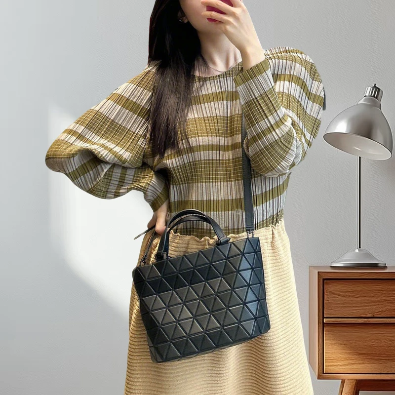 Miyake плиссированные новые топы с круглым вырезом и длинными рукавами, женские простые свободные повседневные полосатые свободные футболки большого размера, новинка лета
Miyake плиссированные новые топы с круглым вырезом и длинными рукавами, женские простые свободные повседневные полосатые свободные футболки большого размера, новинка лета