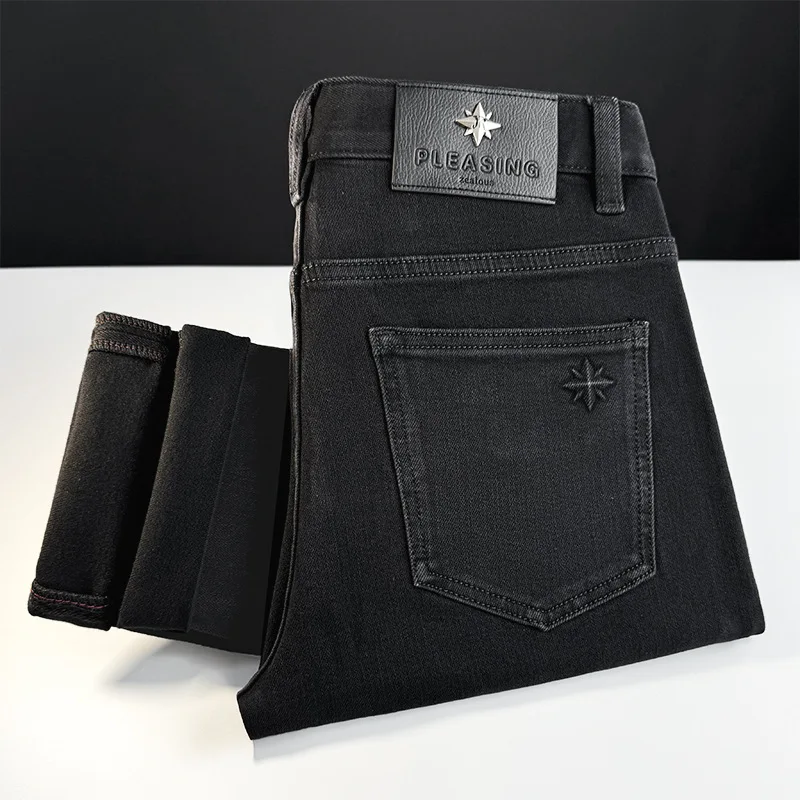 Осенние элитные минималистичные черные джинсы, мужские облегающие маленькие ноги, легкие роскошные модные эластичные джинсовые брюки 2026, новые брюки
Осенние элитные минималистичные черные джинсы, мужские облегающие маленькие ноги, легкие роскошные модные эластичные джинсовые брюки 2026, новые брюки