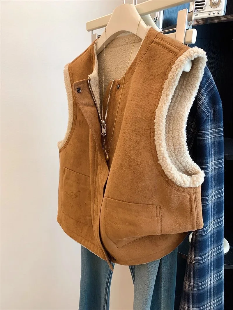 Khaki Two-Sided Wear Thiened Warm Women's Lamb Fur Vest Inteated Leather And Fur Outerwear oulder Pad Jaet Top
Khaki Two-Sided Wear Thiened Warm Women's Lamb Fur Vest Inteated Leather And Fur Outerwear oulder Pad Jaet Top