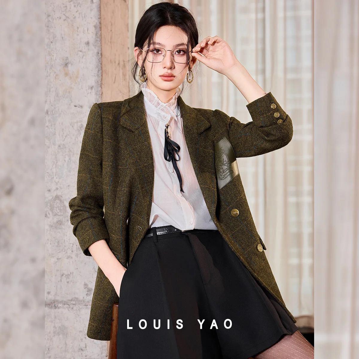 LOUIS YAO Women's British-Style Wool-Blend Plaid Blazer 2025 Winter Lapel Double Breasted Suit Warm and Thick Suit Jacket
LOUIS YAO Women's British-Style Wool-Blend Plaid Blazer 2025 Winter Lapel Double Breasted Suit Warm and Thick Suit Jacket