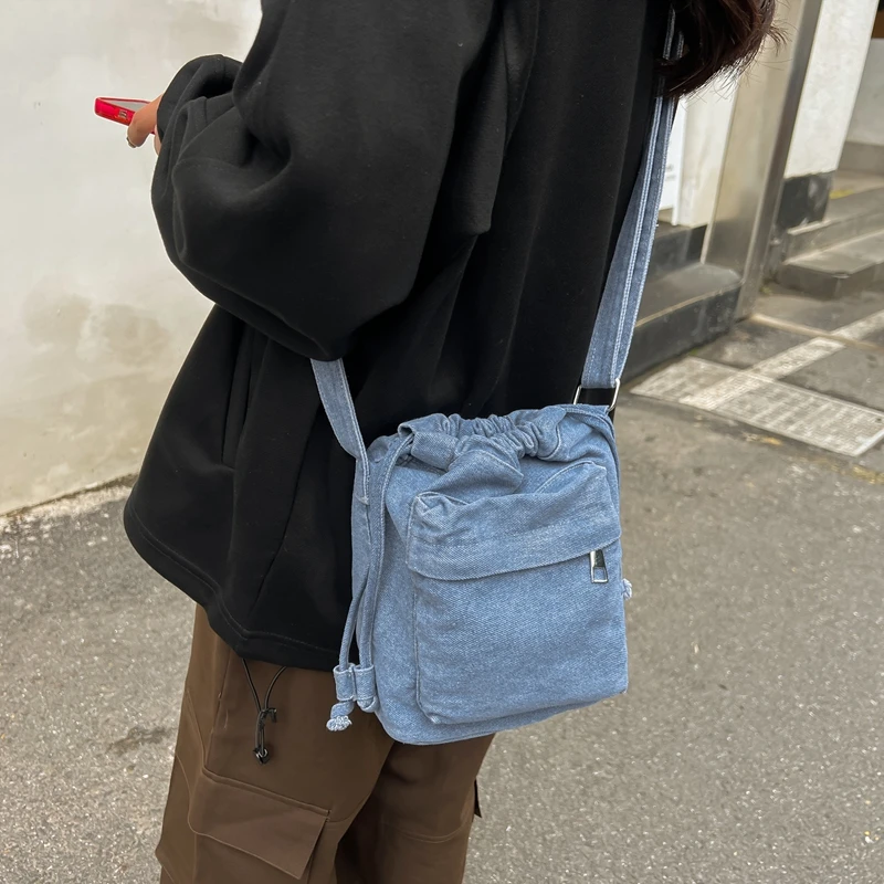 Женские джинсовые винтажные сумки через плечо, модная маленькая сумка на плечо для мобильного телефона, повседневная женская сумка-ведро на шнурке для девочек, кошелек
Женские джинсовые винтажные сумки через плечо, модная маленькая сумка на плечо для мобильного телефона, повседневная женская сумка-ведро на шнурке для девочек, кошелек