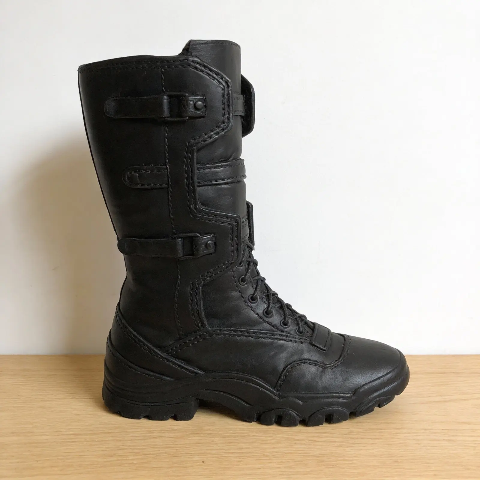 1 Pair 1/6 Scale Mini Soldier Boots Black Action Figure Shoes Direct Insert Design For Bjd Durable Plastic Footwear Male Figure
1 Pair 1/6 Scale Mini Soldier Boots Black Action Figure Shoes Direct Insert Design For Bjd Durable Plastic Footwear Male Figure