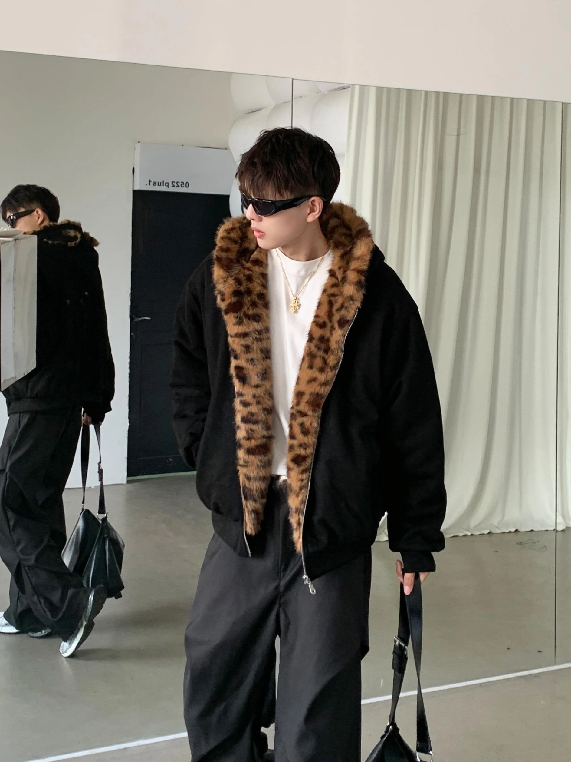 Американское ретро-пальто из хлопка с леопардовым принтом, меховым воротником и капюшоном, зимнее, класса люкс, свободного кроя, в стиле Cleanfit
Американское ретро-пальто из хлопка с леопардовым принтом, меховым воротником и капюшоном, зимнее, класса люкс, свободного кроя, в стиле Cleanfit