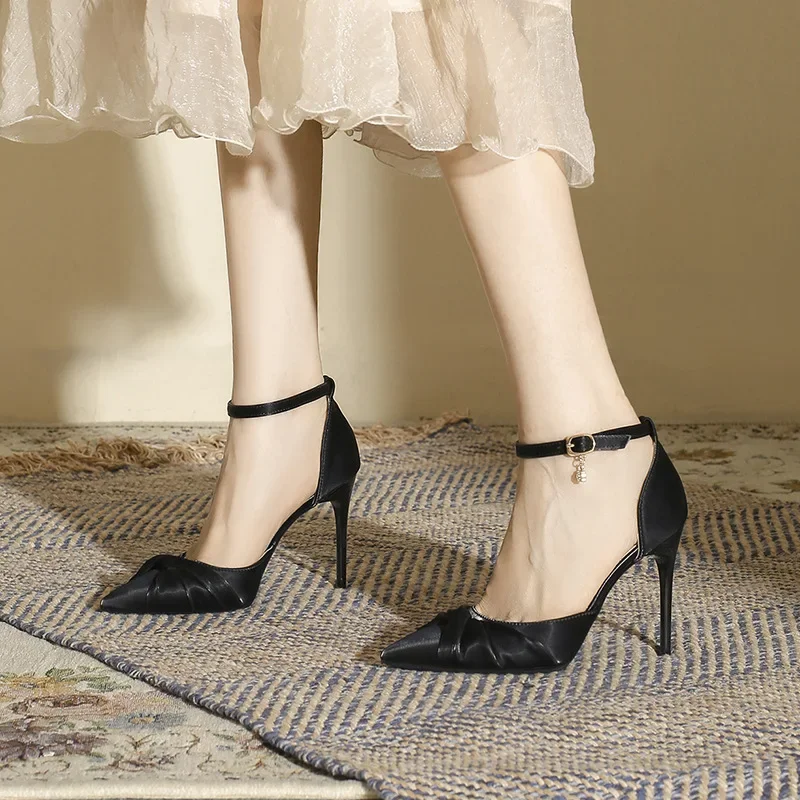 Small Size 31-43 High Heels Hollow Buckle Pointed Stiletto Heel Sexy Summer Shoes Large Size 41 42 43 Women Sandals Black White
Small Size 31-43 High Heels Hollow Buckle Pointed Stiletto Heel Sexy Summer Shoes Large Size 41 42 43 Women Sandals Black White