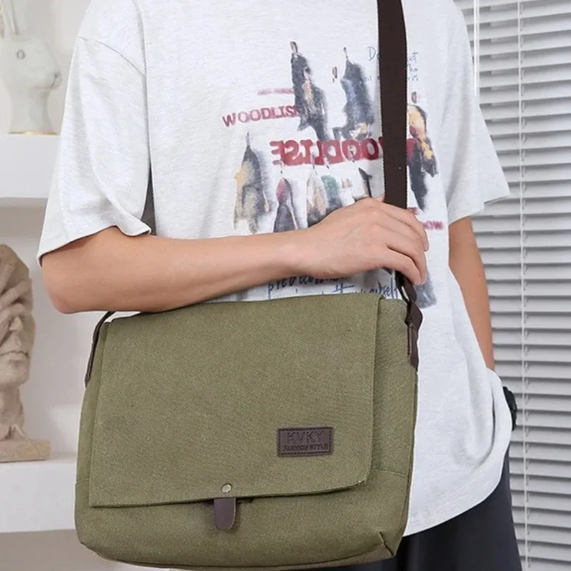 Durable Canvas Large Capacity Crossbody Bag with Flap Closure Retro Style Shoulder Messenger Bag for Men Everyday Office Use
Durable Canvas Large Capacity Crossbody Bag with Flap Closure Retro Style Shoulder Messenger Bag for Men Everyday Office Use