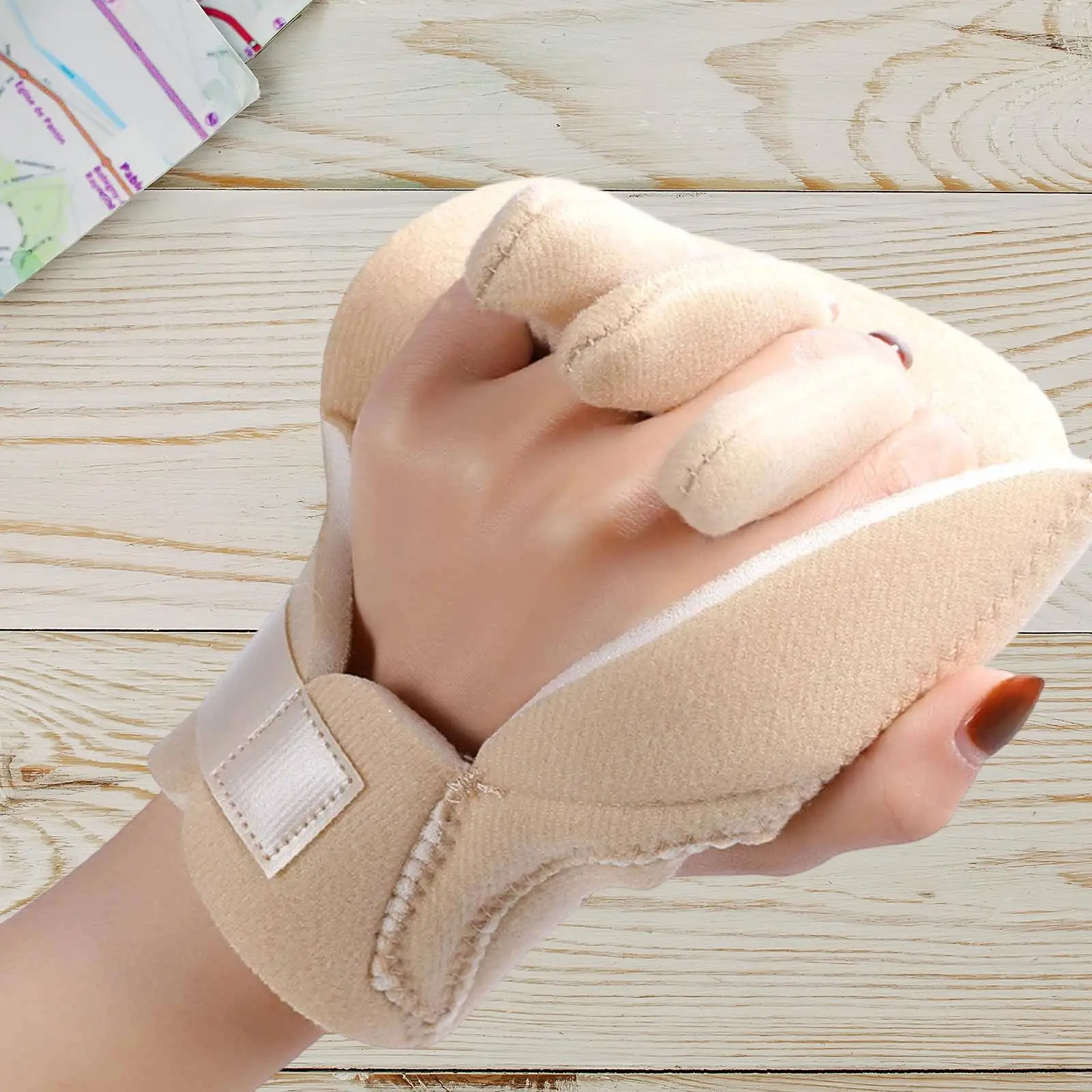 Ergonomic Palm Protector Hand Contracture Finger Separator Glove Soft Cushion Secure Fit for Senior Women Men Finger Training
Ergonomic Palm Protector Hand Contracture Finger Separator Glove Soft Cushion Secure Fit for Senior Women Men Finger Training