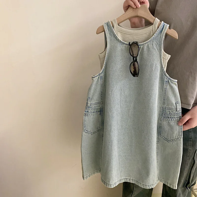 Girls' Summer New Versatile Cute Solid Color Vest 2025 Trend Foreign Denim Vest Dress Two-piece Set
Girls' Summer New Versatile Cute Solid Color Vest 2025 Trend Foreign Denim Vest Dress Two-piece Set