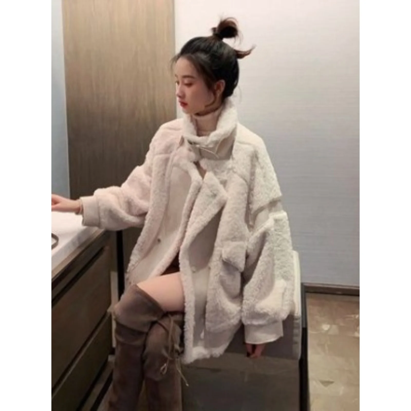 Lamb Fur Jacket Women's Thickened Motorcycle Style Coat Sweet Style Loose Fit Autumn Winter Warm Zipper Closure Color
Lamb Fur Jacket Women's Thickened Motorcycle Style Coat Sweet Style Loose Fit Autumn Winter Warm Zipper Closure Color