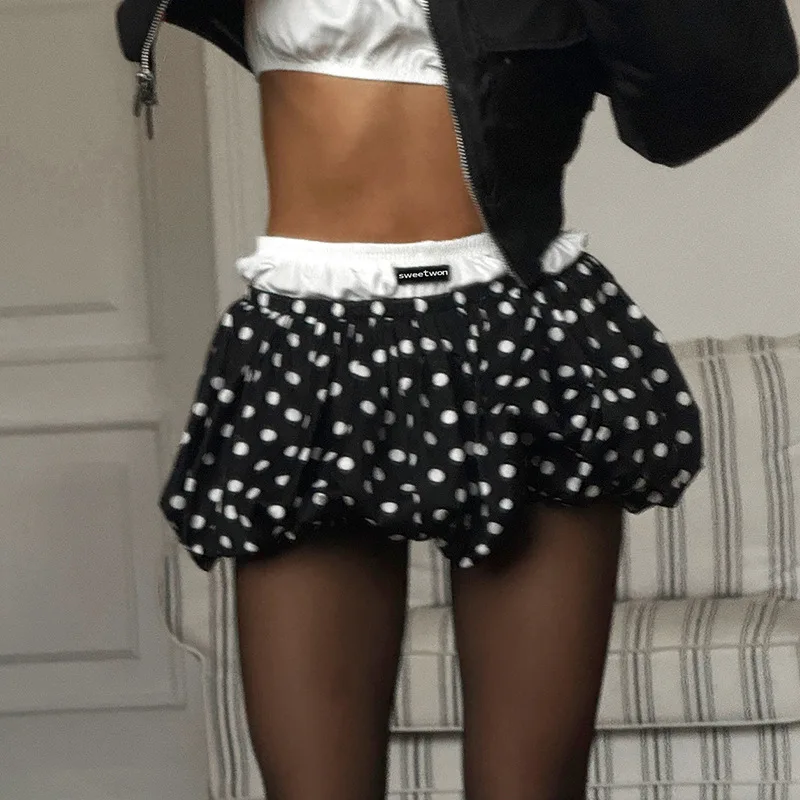 2025 new splicing fake two pieces of polka dot printing high waist A-word fashion features casual flower skirt skirt skirt
2025 new splicing fake two pieces of polka dot printing high waist A-word fashion features casual flower skirt skirt skirt