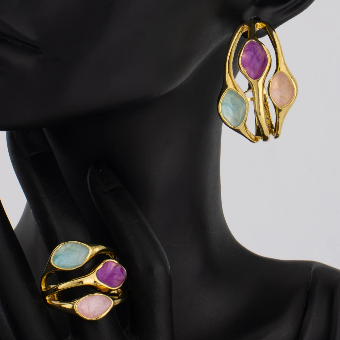 Girl Dripping Oil Fashion Earrings Jewelry for Women Exquisite Sparkling Round Earrings Party Jewelry Women's Day Gifts
Girl Dripping Oil Fashion Earrings Jewelry for Women Exquisite Sparkling Round Earrings Party Jewelry Women's Day Gifts
