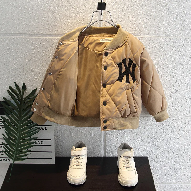 Children's and boys' thick coat new autumn and winter velvet baseball jacket cotton baby winter with cotton jacket
Children's and boys' thick coat new autumn and winter velvet baseball jacket cotton baby winter with cotton jacket