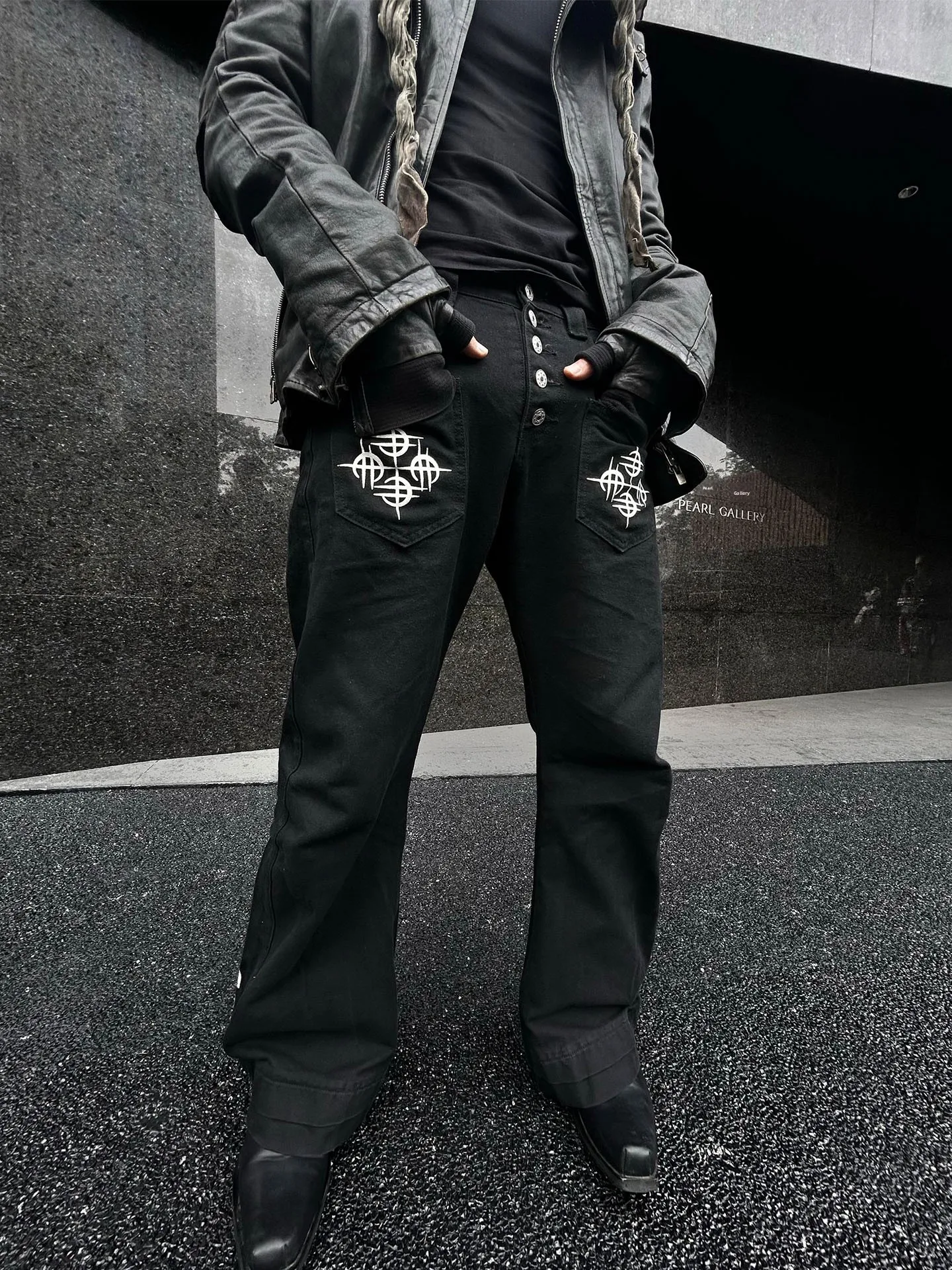Retro American Black Washed Denim Jeans High Street Casual Brand Design Sense Button Wide Leg Loose Fit Long Pants
Retro American Black Washed Denim Jeans High Street Casual Brand Design Sense Button Wide Leg Loose Fit Long Pants