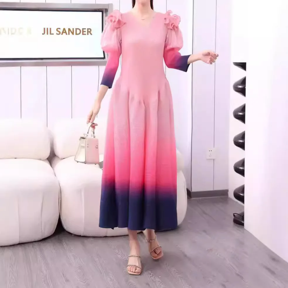 2025 New Top Quality ISSEYS MIYAKES Plus Size Dresses Gradient Pleated Women's Premium Gowns Long Dresses
2025 New Top Quality ISSEYS MIYAKES Plus Size Dresses Gradient Pleated Women's Premium Gowns Long Dresses