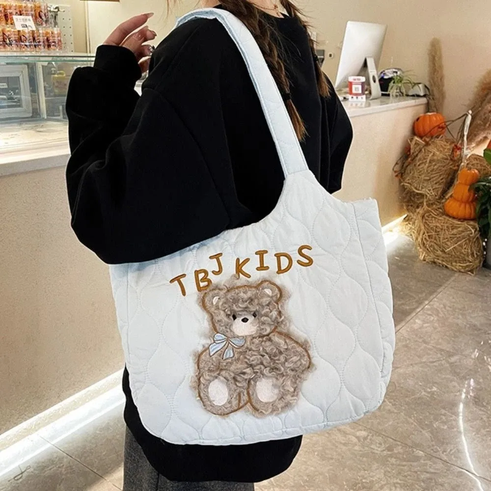 Сумка-тоут женская в японском стиле, с мультяшным медведем, на плечо, с мягкой подкладкой, однотонная, нейлоновая, стеганая, с вышивкой, из ткани «сладкий пух»
Сумка-тоут женская в японском стиле, с мультяшным медведем, на плечо, с мягкой подкладкой, однотонная, нейлоновая, стеганая, с вышивкой, из ткани «сладкий пух»