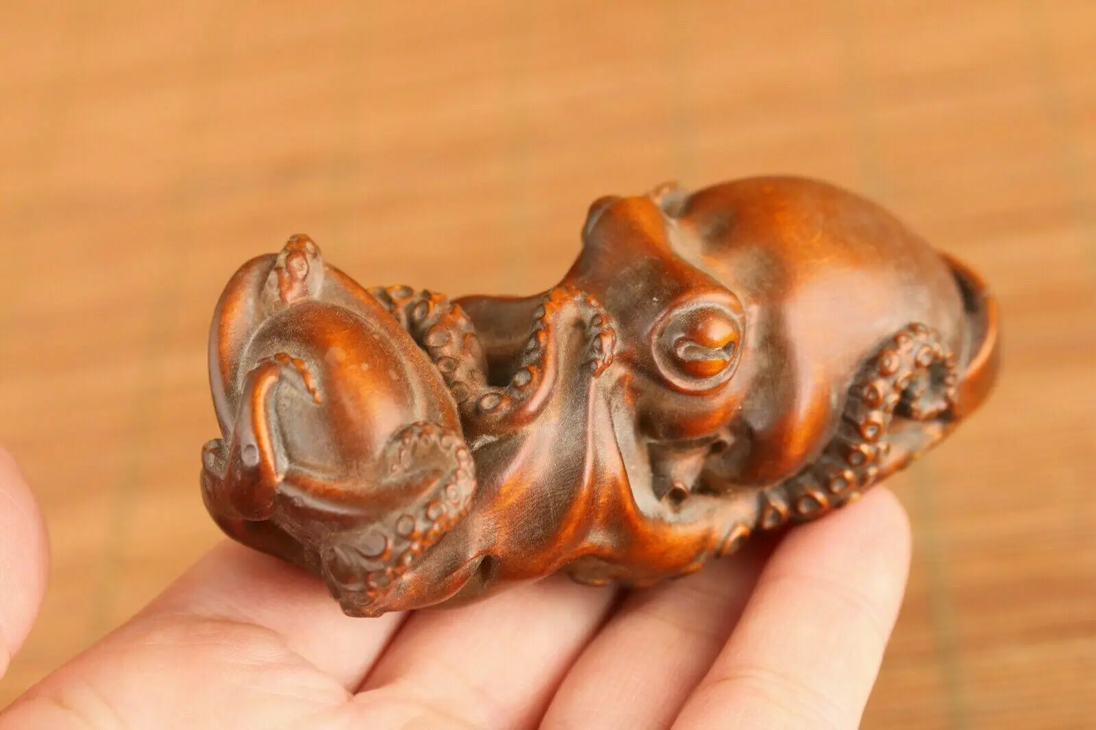 Chinese Boxwood Hand Carved Wealth Attracting Octopus Home Decor Lucky Sea Creature Statue - Hand Piece
Chinese Boxwood Hand Carved Wealth Attracting Octopus Home Decor Lucky Sea Creature Statue - Hand Piece