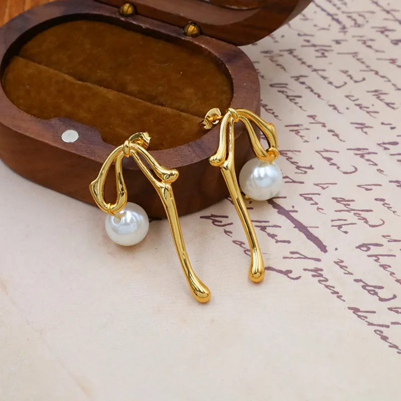 Geometric Design Bundle Shape Earrings Unique Creative Pearl Personality Pendant Exaggerated Trend Fashion
Geometric Design Bundle Shape Earrings Unique Creative Pearl Personality Pendant Exaggerated Trend Fashion