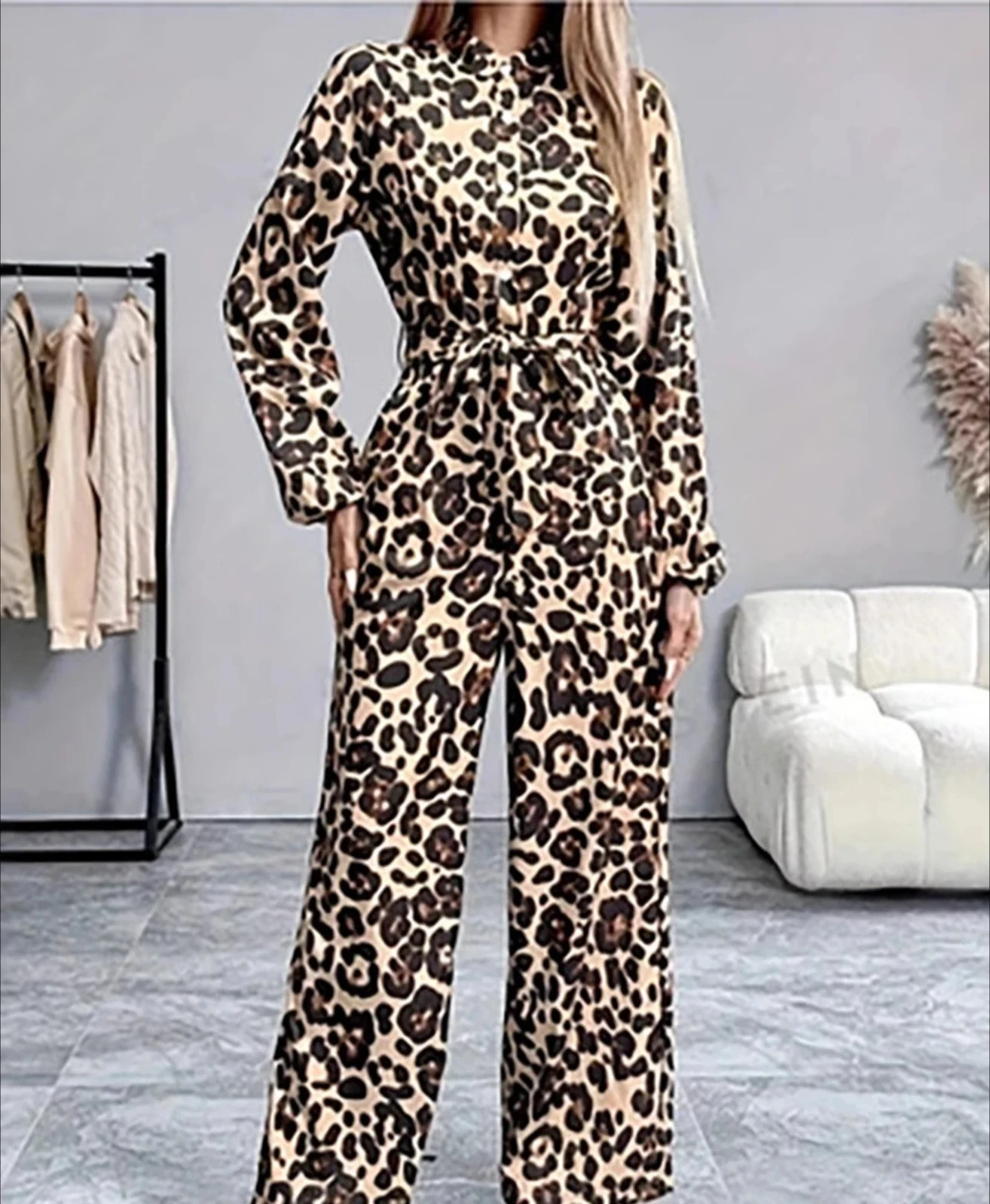 Осенние комбинезоны женские с диким леопардовым принтом, рубашка с длинными рукавами и воротником, длинная длина, широкие уличные комбинезоны
Осенние комбинезоны женские с диким леопардовым принтом, рубашка с длинными рукавами и воротником, длинная длина, широкие уличные комбинезоны
