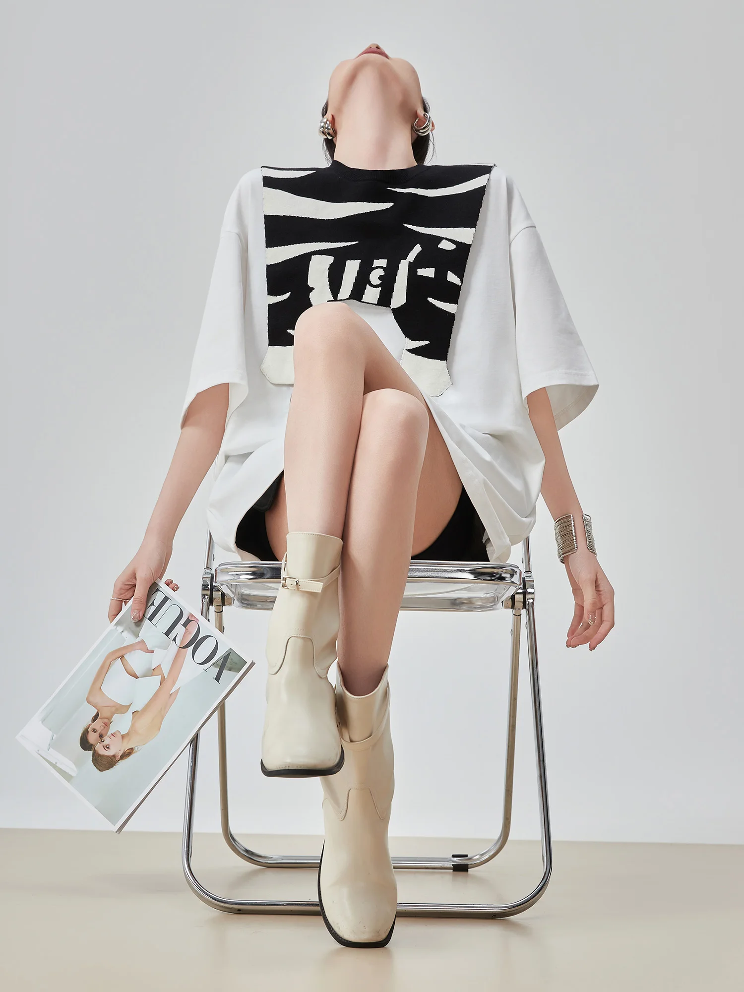 Белая дизайнерская женская футболка с отстегивающимся элементом «Зебра» и коротким рукавом, летняя новинка, свободный крой, стройнящий эффект, топ миди, для повседневной носки, из полиэстера
Белая дизайнерская женская футболка с отстегивающимся элементом «Зебра» и коротким рукавом, летняя новинка, свободный крой, стройнящий эффект, топ миди, для повседневной носки, из полиэстера