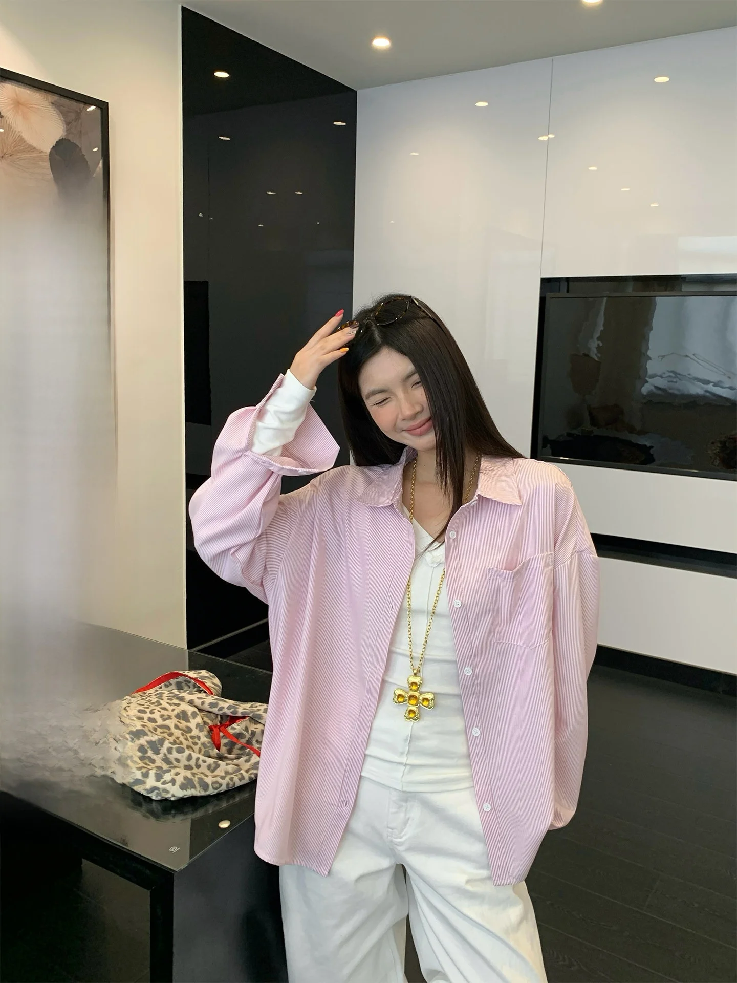 Spring Pink Striped Loose Long Sve irt Women's Outerwear Anti-Aging Beautiful Top Coat Korean Sle Ele Faion
Spring Pink Striped Loose Long Sve irt Women's Outerwear Anti-Aging Beautiful Top Coat Korean Sle Ele Faion