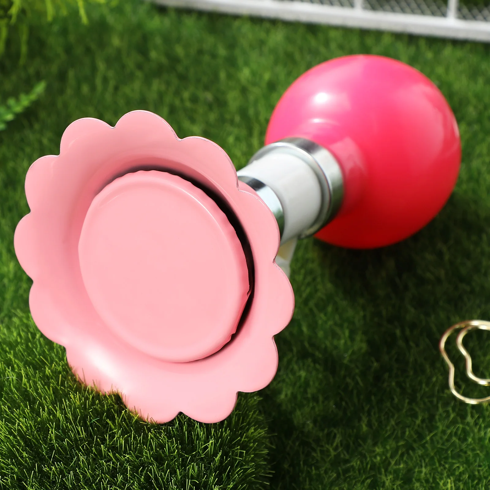 Kids Bicycle Cute Iron Air Horn For Children Loud Squeeze Handlebar Horn Universal Fit Scooter Balance Bike Ride Safety
Kids Bicycle Cute Iron Air Horn For Children Loud Squeeze Handlebar Horn Universal Fit Scooter Balance Bike Ride Safety