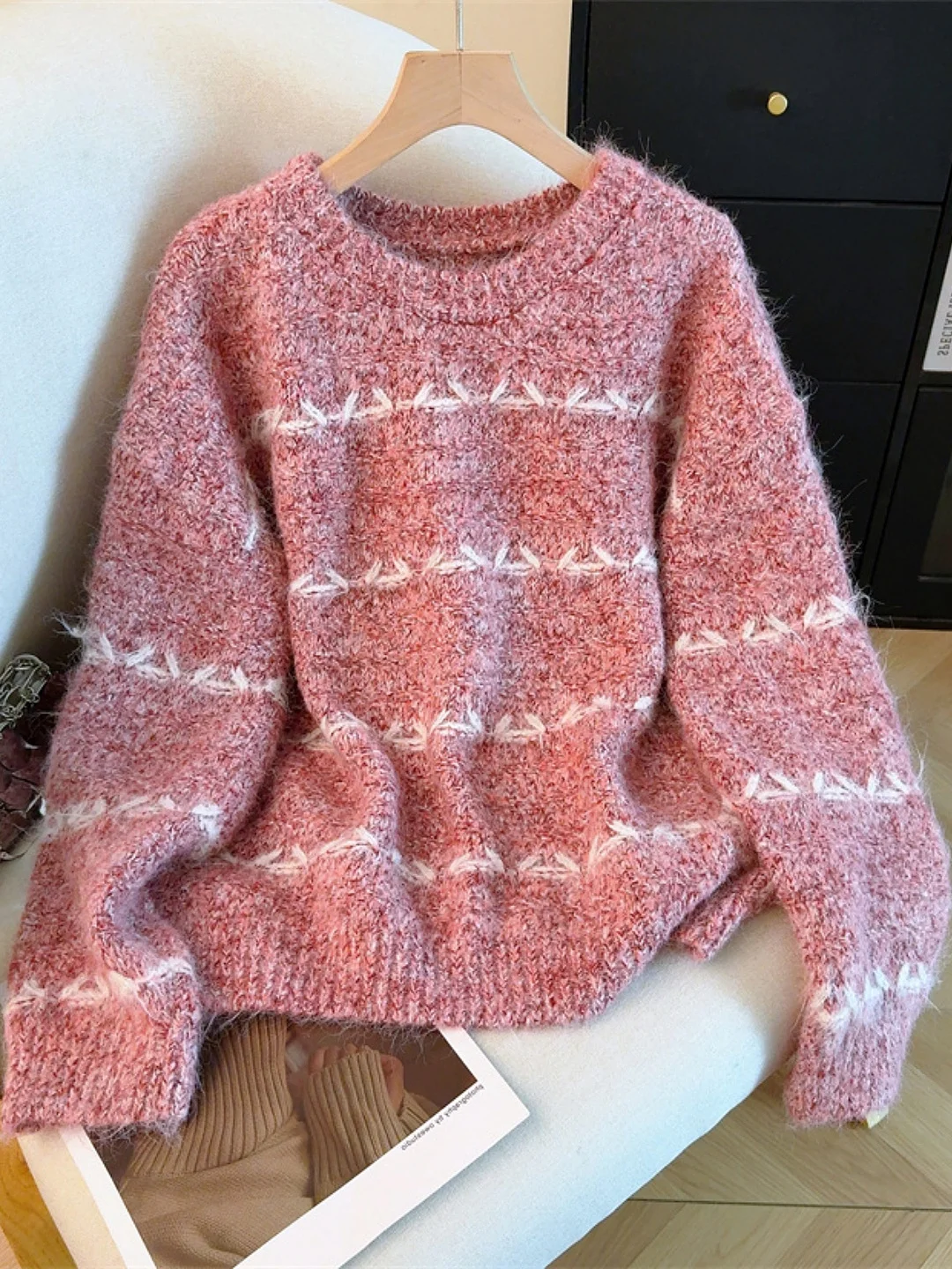 Retro Korean Style Striped round Neck Knit Sweater Women's Loose Soft Autumn Winter New Arrival INS Design Cotton Long Sleeve...
Retro Korean Style Striped round Neck Knit Sweater Women's Loose Soft Autumn Winter New Arrival INS Design Cotton Long Sleeve...