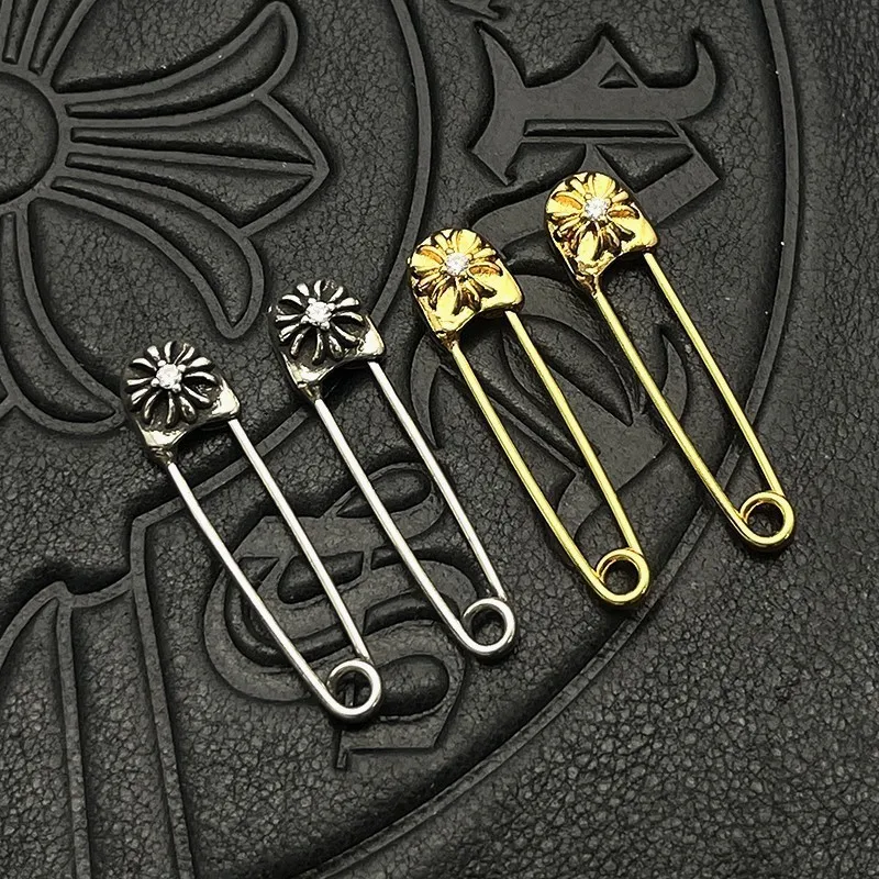 S925 Sterling Silver Tide Punk Hip Hop Gold Diamond Cross Flower Pin Earrings Brooch Pendant Earrings
S925 Sterling Silver Tide Punk Hip Hop Gold Diamond Cross Flower Pin Earrings Brooch Pendant Earrings