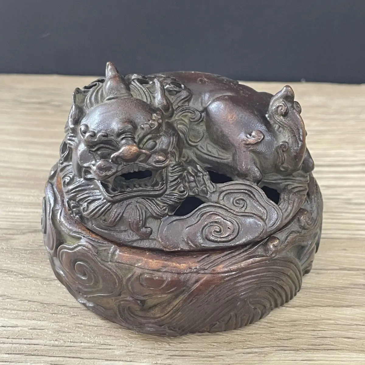 Vintage Incense Burner Set Auspicious Beast Cloud Pattern Tea Room Decor Burner
Vintage Incense Burner Set Auspicious Beast Cloud Pattern Tea Room Decor Burner