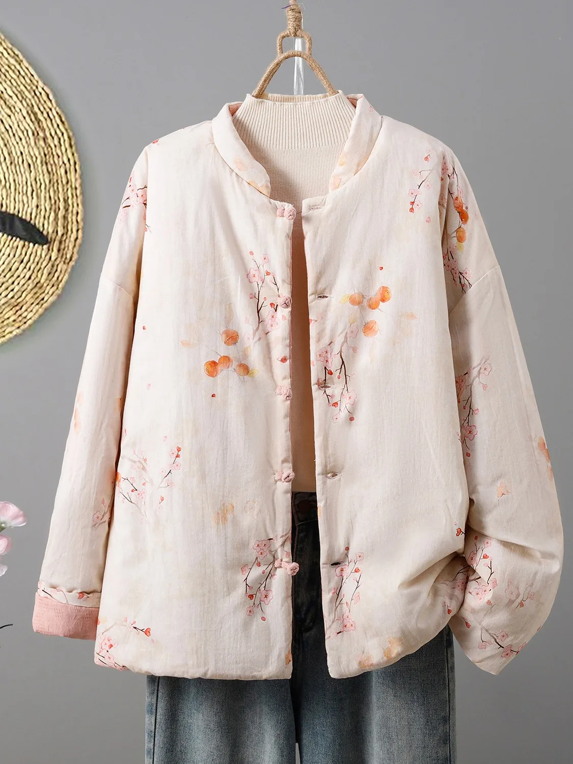 Ретро-пальто из утолщенного хлопка для женщин, короткая верхняя одежда на пуговицах с цветочным принтом, теплое молодежное пальто с воротником из искусственного меха, длинный рукав
Ретро-пальто из утолщенного хлопка для женщин, короткая верхняя одежда на пуговицах с цветочным принтом, теплое молодежное пальто с воротником из искусственного меха, длинный рукав