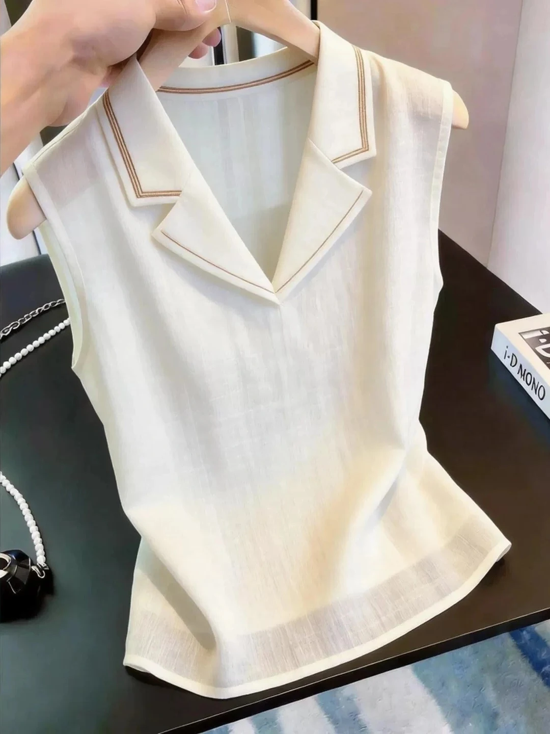 Elegant Sleeveless Turn-down Collar Overhead Slimming Summer Commute Top Korean Style Straight Cut V-neck Pure Color Silk Shirt
Elegant Sleeveless Turn-down Collar Overhead Slimming Summer Commute Top Korean Style Straight Cut V-neck Pure Color Silk Shirt