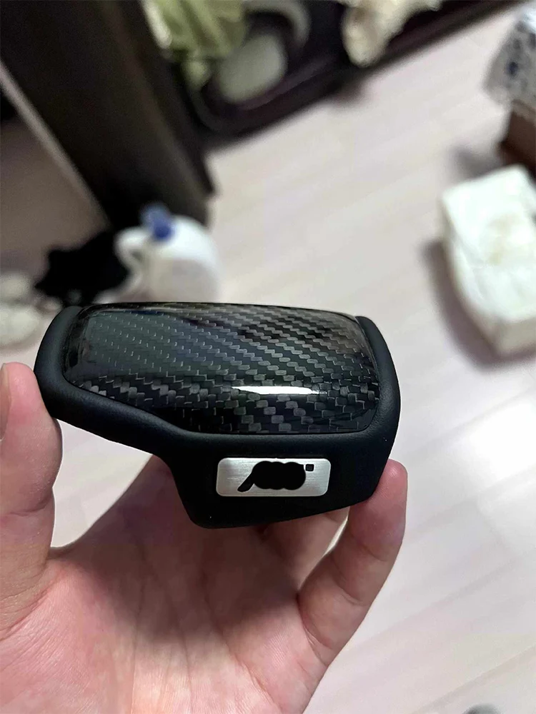 Applicable to Audi gear handle cover A4L Q5L A6L carbon fiber gear cover leather gear head Gear cover
Applicable to Audi gear handle cover A4L Q5L A6L carbon fiber gear cover leather gear head Gear cover