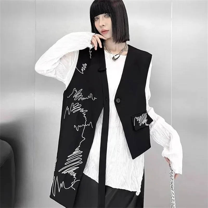 Spring Summer Black Vest 2025 New Lrregular Embroidery Women's Clothes Waistcoat Fashion Single Buckle Female Sleeveless Jacket
Spring Summer Black Vest 2025 New Lrregular Embroidery Women's Clothes Waistcoat Fashion Single Buckle Female Sleeveless Jacket