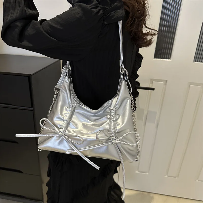 Pleated Bow Large Capacity Shoulder Bag Women's 2024 New Fashion Commuter Tote Bag College Student Class Backpack
Pleated Bow Large Capacity Shoulder Bag Women's 2024 New Fashion Commuter Tote Bag College Student Class Backpack