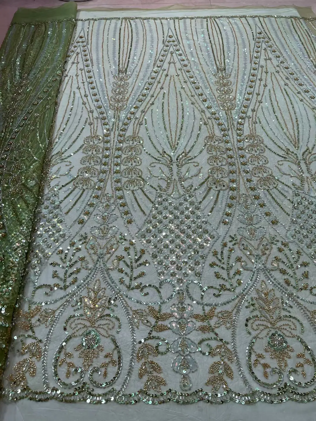 African Lace Fabric ZH-1306436 High Quality French Luxury Beads Lace Nigerian Sequins Tulle Lace Fabric for Wedding
African Lace Fabric ZH-1306436 High Quality French Luxury Beads Lace Nigerian Sequins Tulle Lace Fabric for Wedding