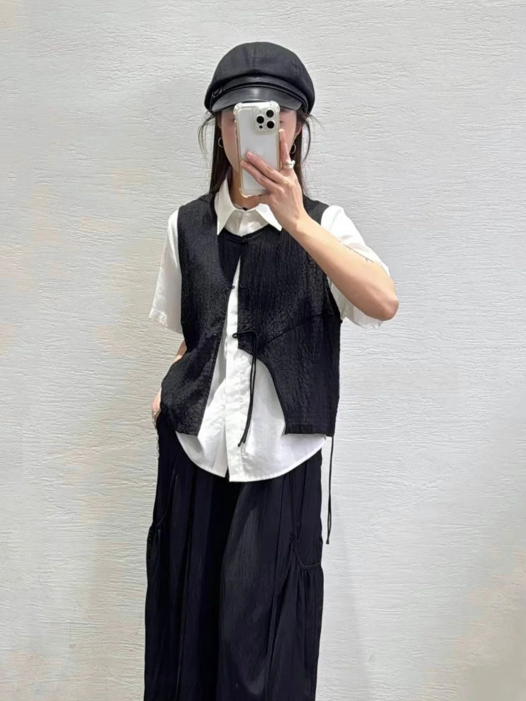 New Chinese Style Thin Outerwear Top Women's Hong Kong Style Vest Summer Commute Fashion Weak Heating Index
New Chinese Style Thin Outerwear Top Women's Hong Kong Style Vest Summer Commute Fashion Weak Heating Index
