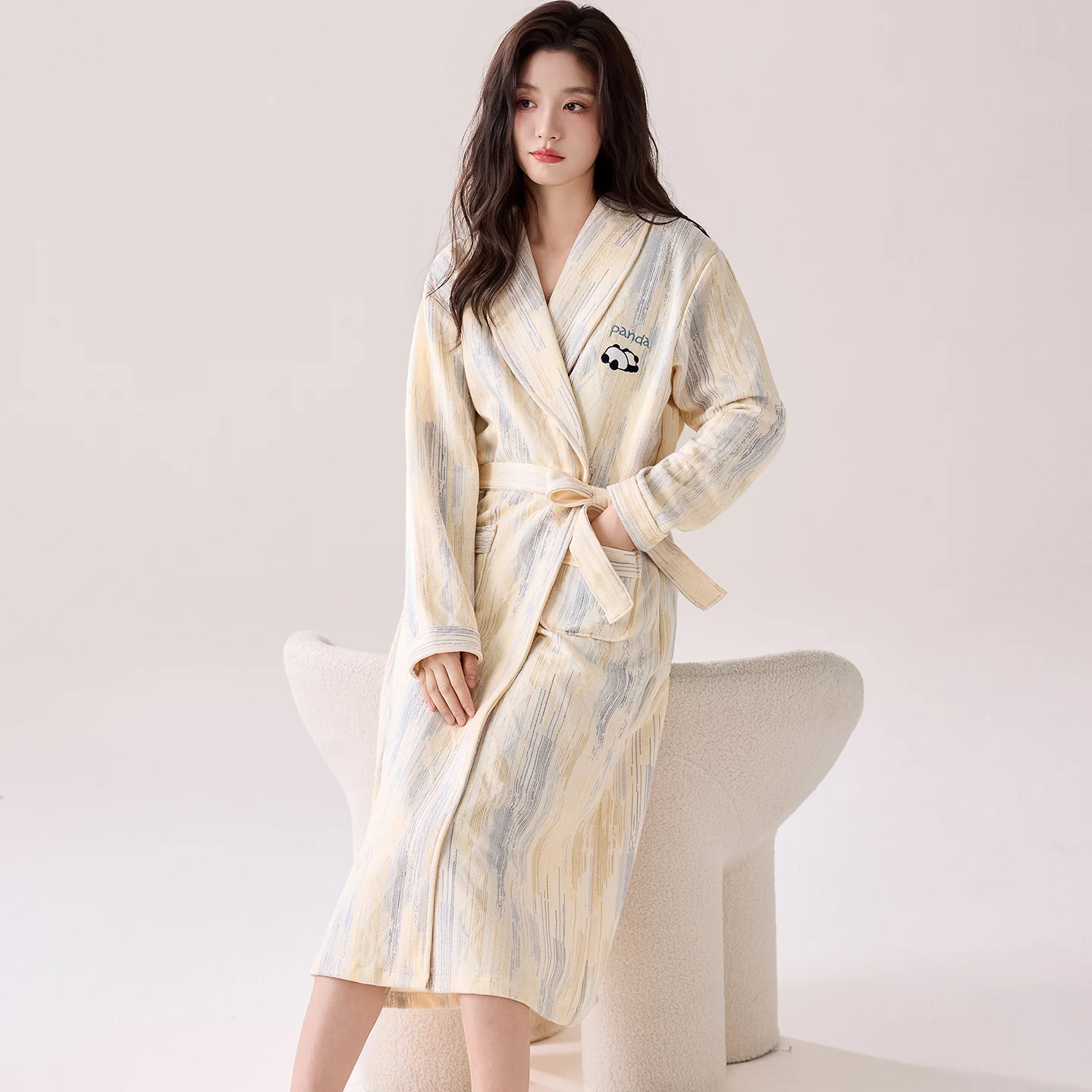 Хлопковые стеганые халаты, женский стеганый халат, зимний халат, женская домашняя одежда, одежда для сна с v-образным вырезом, пеньюар, женское нижнее белье, банный халат
Хлопковые стеганые халаты, женский стеганый халат, зимний халат, женская домашняя одежда, одежда для сна с v-образным вырезом, пеньюар, женское нижнее белье, банный халат